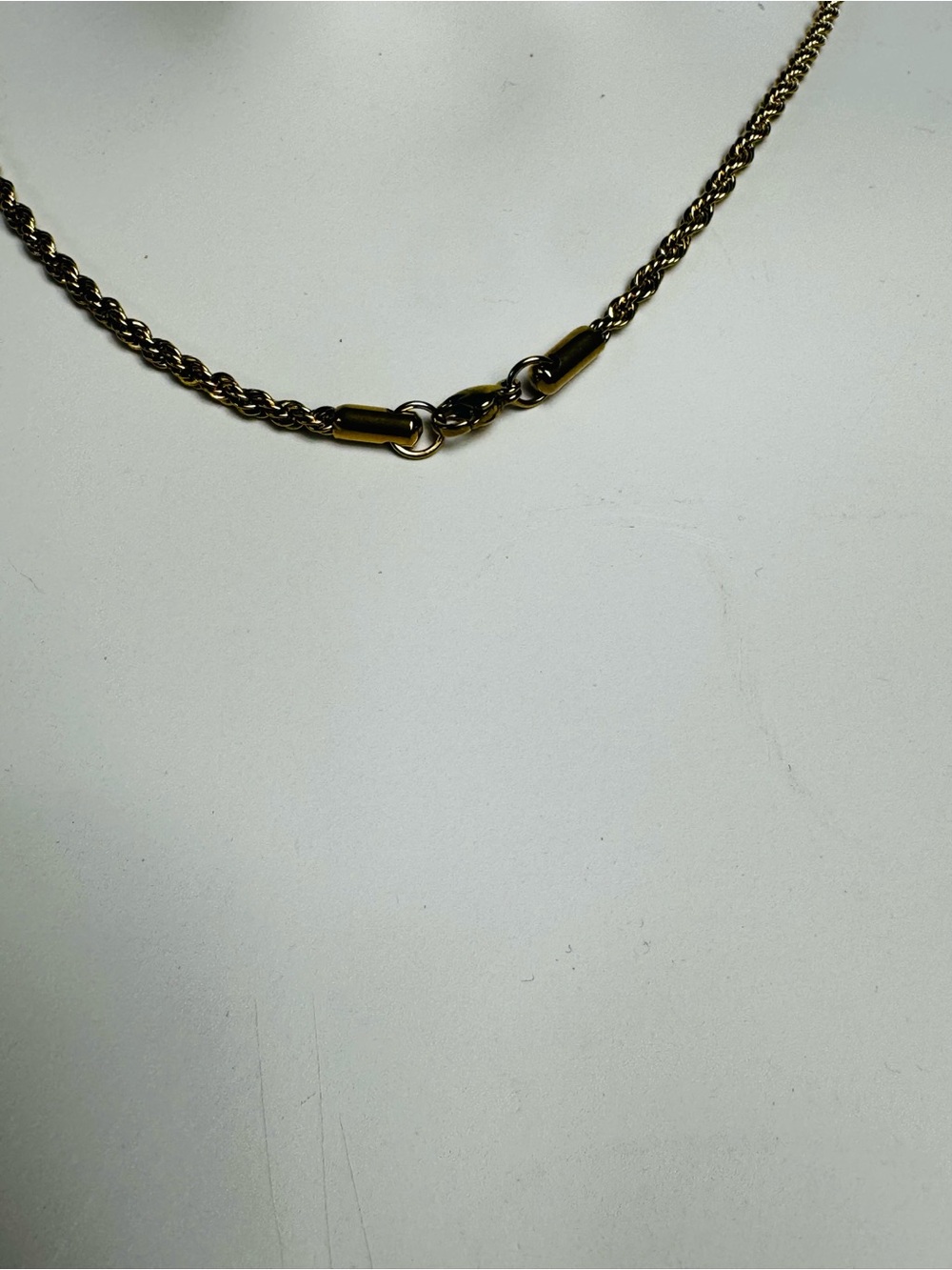 Gold Tone Iced Out Letter V Pendant Rope Chain Necklace New - Picture 4 of 8